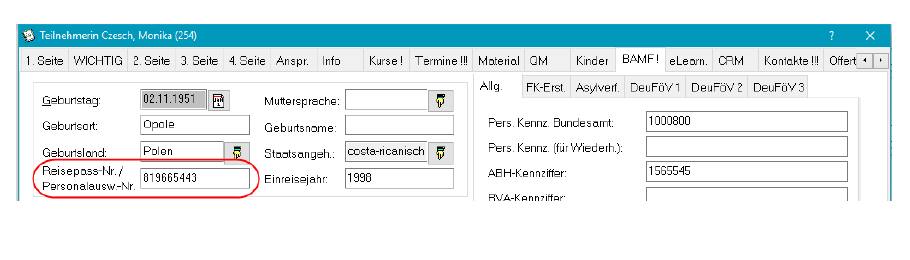 Ausschnitt des Teilnehmerstamms mit dem Reiter BAMF — das Feld „Reisepass-Nr. / Personalausw.-Nr.” rot umrandet, daneben Pers. Kennz. Bundesamt, Pers. Kennz. (für Wiederh.) und ABH-Kennziffer