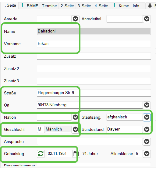 Ausschnitt der 1. Seite des Teilnehmerstamms mit grün umrandeten Pflichtfeldern Name, Vorname, Straße, Ort, Staatsangehörigkeit, Geschlecht, Bundesland und Geburtstag