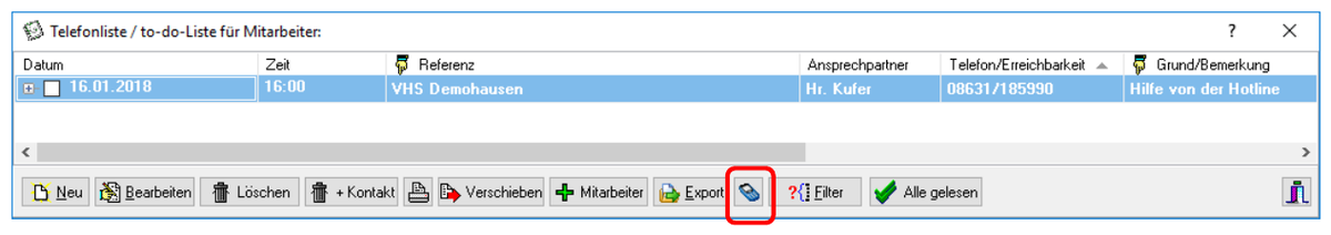 Fenster Telefonliste / to-do-Liste für Mitarbeiter mit den Spalten Datum, Zeit, Referenz, Ansprechpartner, Telefon/Erreichbarkeit und Grund/Bemerkung sowie der Schaltflächenleiste, in der die rot umrahmte Telefon-Schaltfläche zwischen Export und Filter liegt