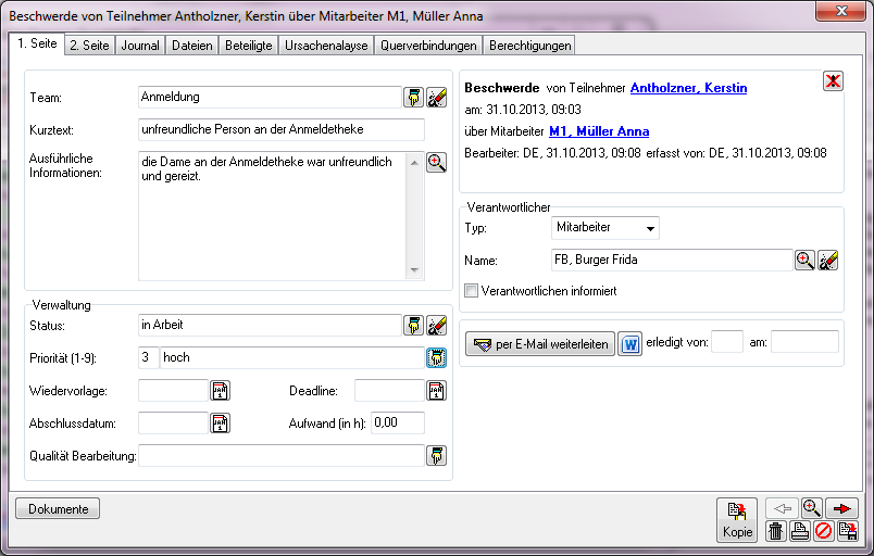 Bearbeitungsbildschirm einer Beschwerde, Reiter 1. Seite, links der Beschwerdetext und der Bereich Verwaltung, rechts Kopfbereich und Verantwortlicher mit der Schaltfläche per E-Mail weiterleiten