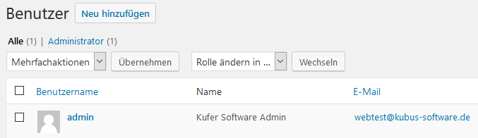 Benutzer-Übersicht mit Schaltfläche „Neu hinzufügen”, Filterzeile „Alle (1) / Administrator (1)”, Dropdown „Mehrfachaktionen” mit Button „Übernehmen”, Dropdown „Rolle ändern in …” mit Button „Wechseln” und Liste mit Beispiel-Benutzer „admin / Kufer Software Admin”