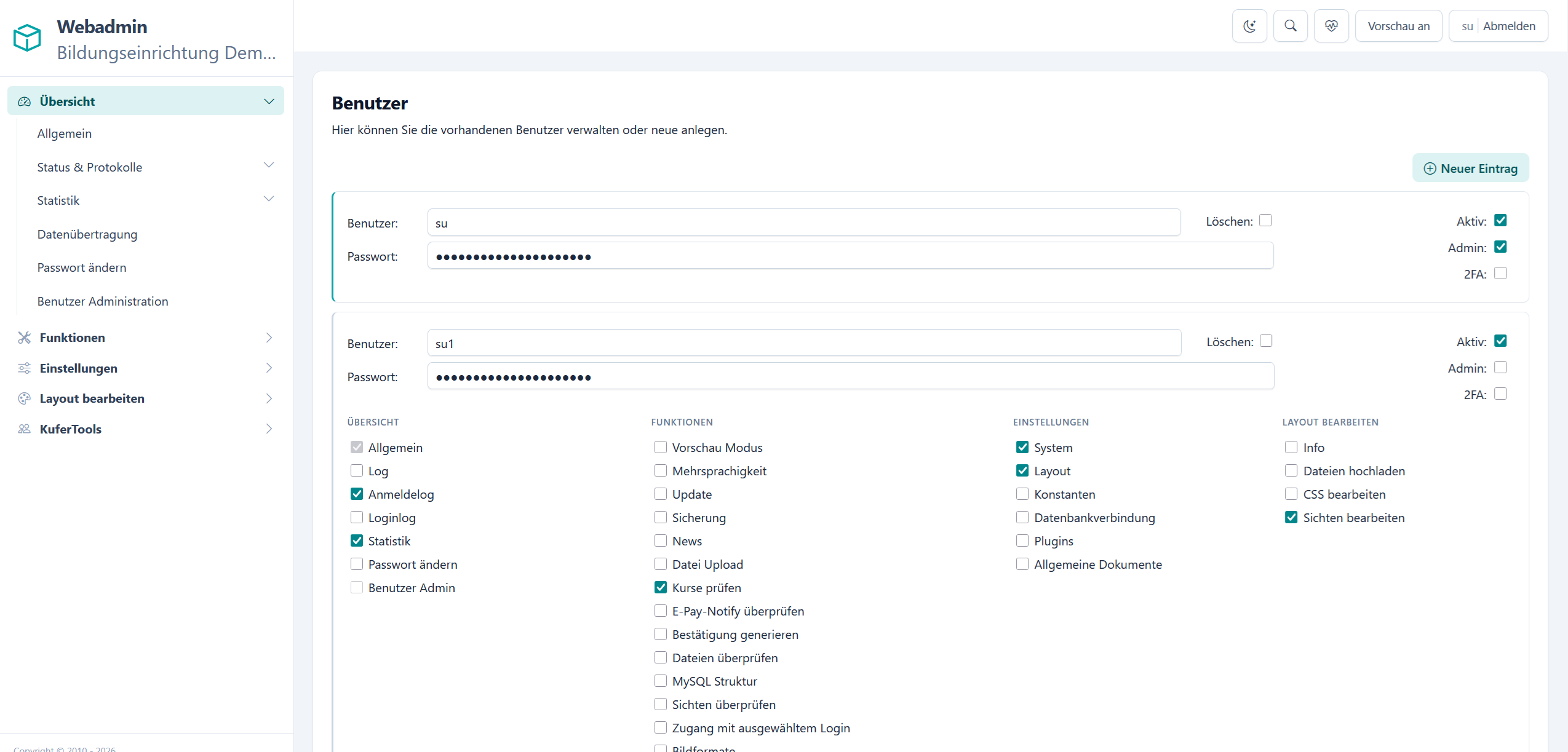 Webadmin-Maske „Benutzer Administration“ mit der Überschrift „Benutzer“, der Schaltfläche „Neuer Eintrag“ oben rechts und zwei Benutzern mit den Checkboxen „Löschen“, „Aktiv“, „Admin“ und „2FA“: dem Administrator „su“ und dem Standardbenutzer „su1“ mit Rechte-Checkboxen in den Spalten Übersicht, Funktionen, Einstellungen und Layout bearbeiten